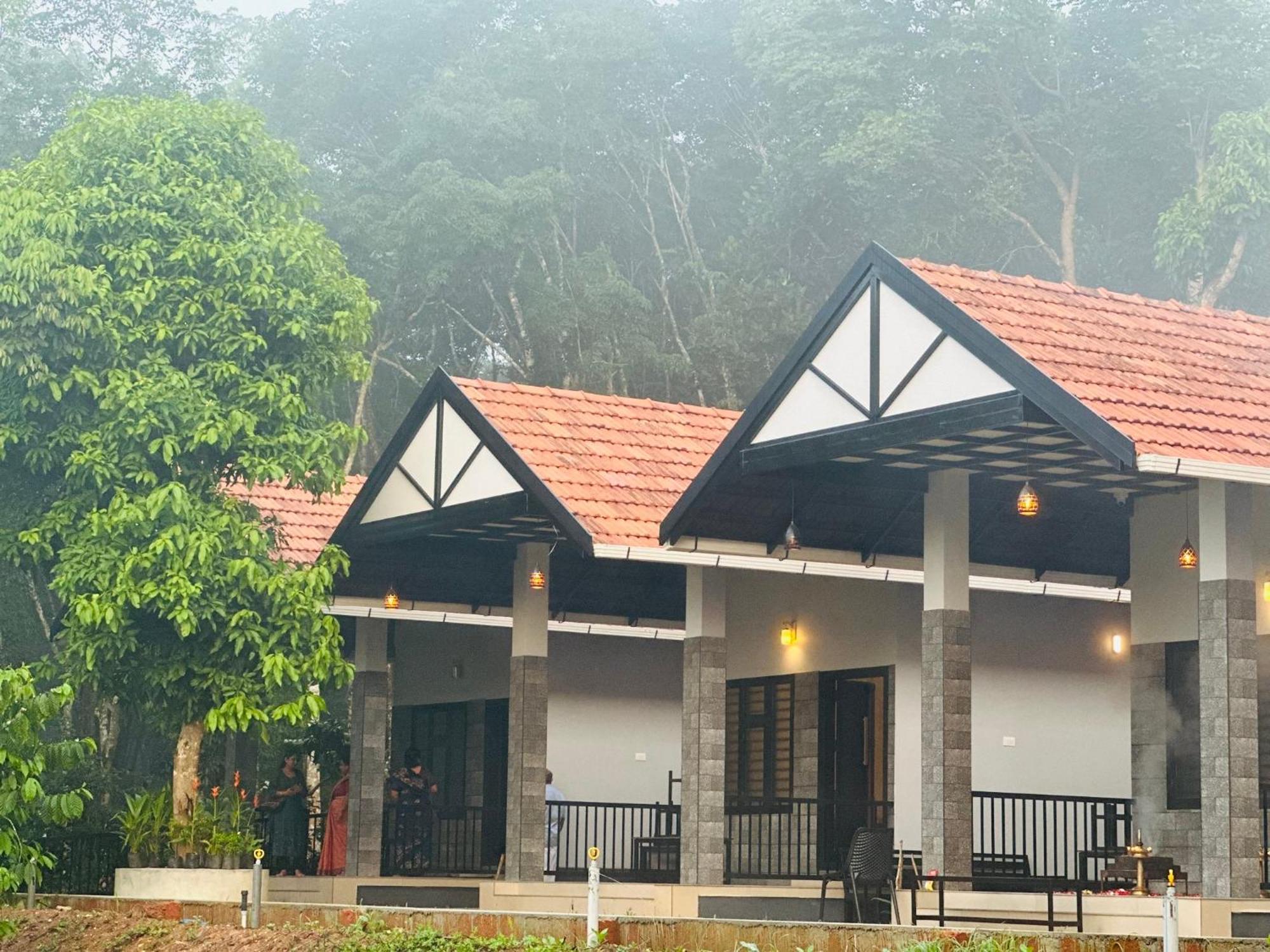 Meghamalhar Villa Mananthavady Bagian luar foto