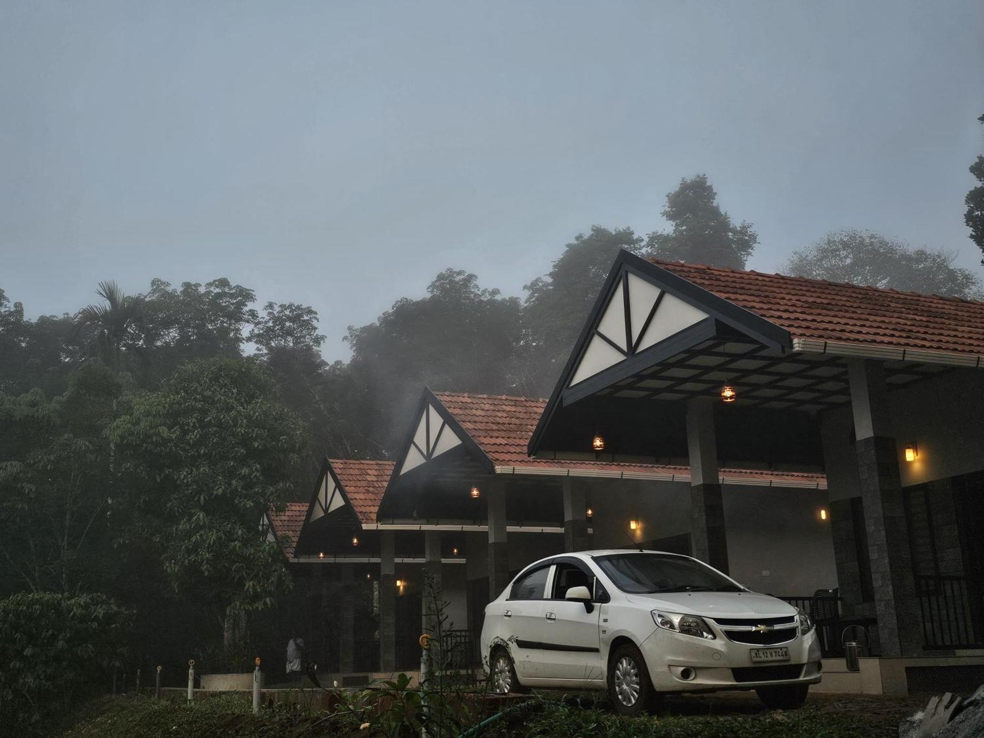 Meghamalhar Villa Mananthavady Bagian luar foto