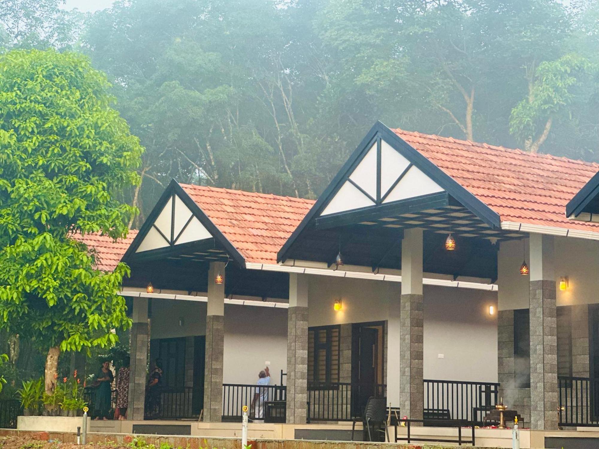 Meghamalhar Villa Mananthavady Bagian luar foto